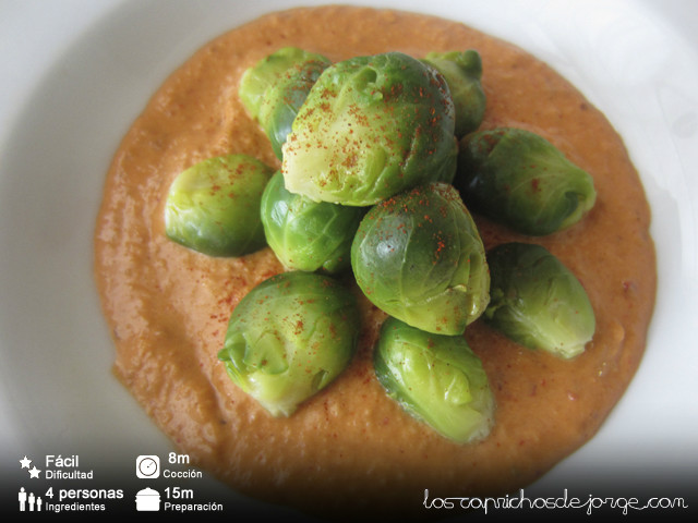 Coles de Bruselas con Salsa Romesco