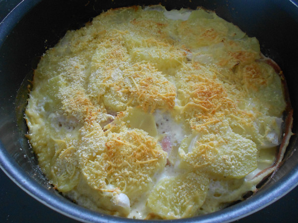 gratinado de patata con jamón y queso