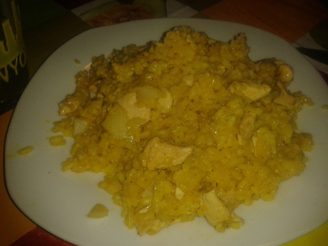Mucho curry poco pollo, digo arroz con pollo al curry.