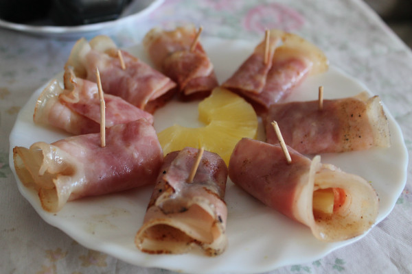 Aperitivo de bacon y piña