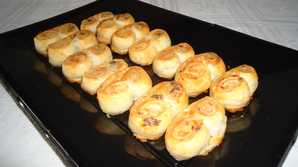 PALMERITAS DE ANCHOA Y QUESO