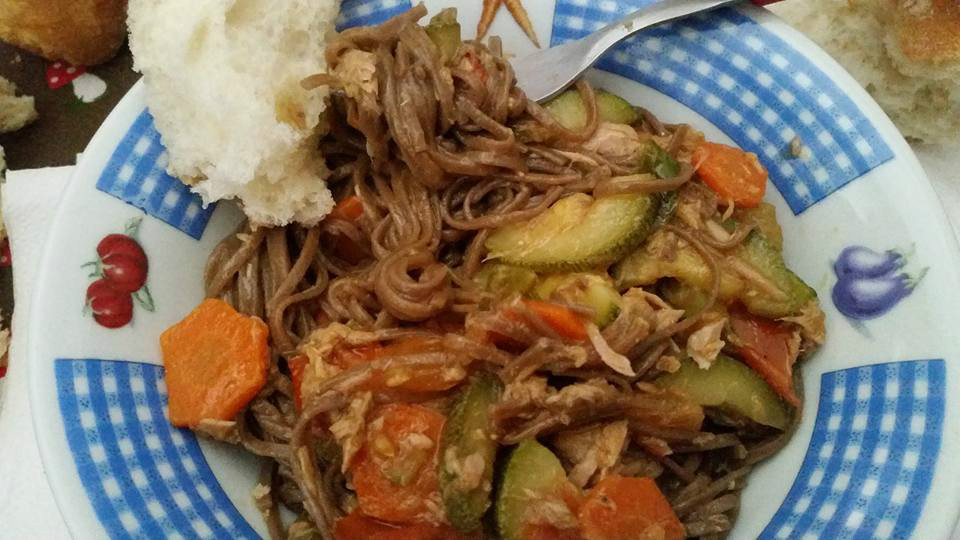 FIDEOS SOBA AL ESTILO ORIENTAL CON ATUN